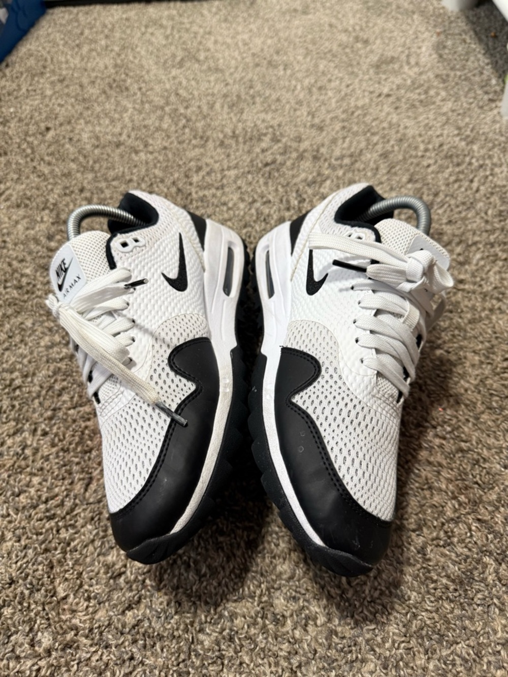 Nike Men’s White and Black Air Max Sneakers - Picture 4 of 8